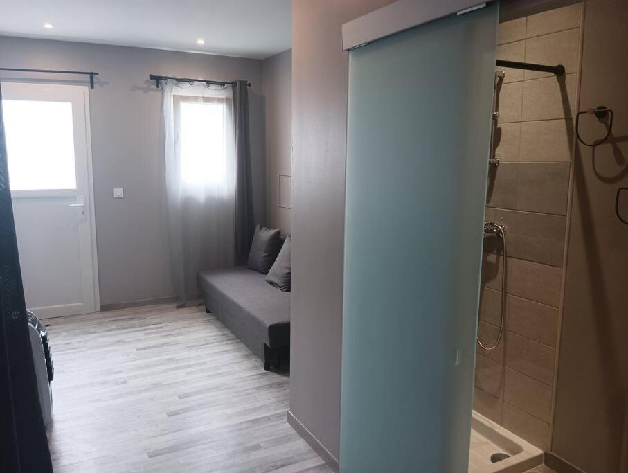 Chambre & Sdb Privee Avec Piscine En Bord De Via Rhona Sarras Kültér fotó