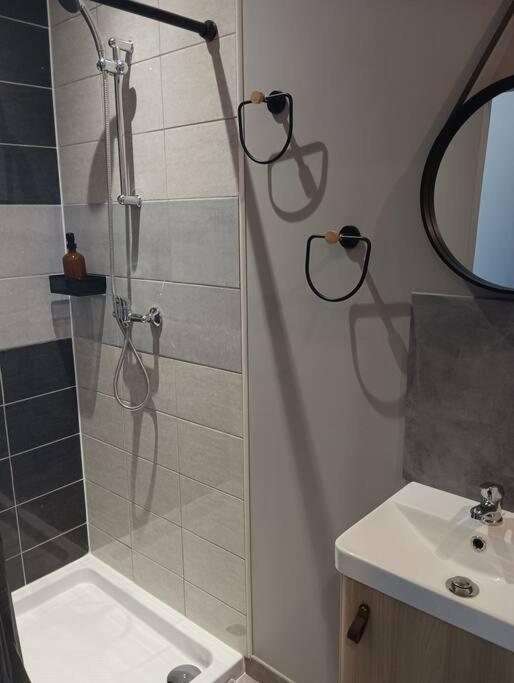 Chambre & Sdb Privee Avec Piscine En Bord De Via Rhona Sarras Kültér fotó